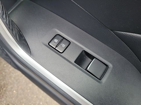 Used 2019 Toyota RAV4 XLE Premium image 11