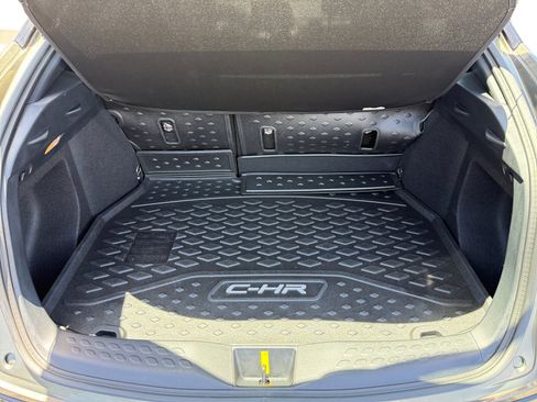 Used 2021 Toyota C-HR LE FWD image 17