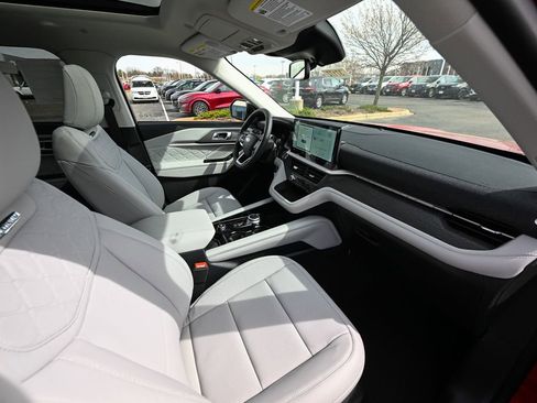 New 2026 Ford Explorer Platinum w/ LUX Leather Package AWD/4WD image 23