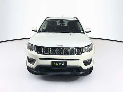 Used 2021 Jeep Compass Latitude FWD image 2