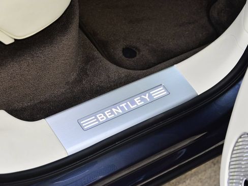 Used 2021 Bentley Bentayga AWD/4WD image 22