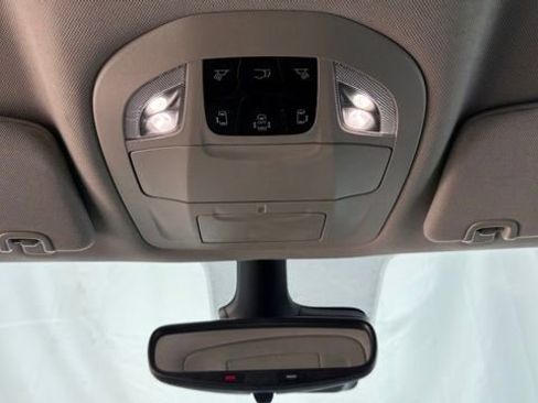 Used 2024 Chrysler Pacifica Select image 39