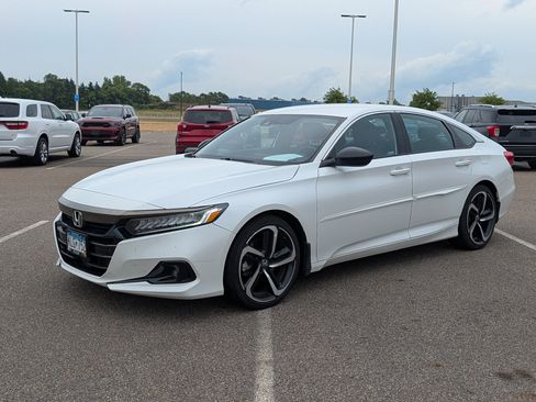 Used 2022 Honda Accord Sport image 2