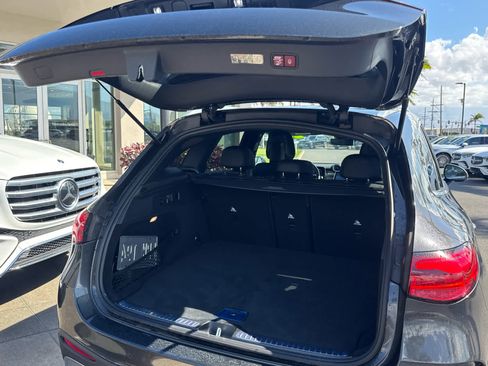 Used 2025 Mercedes-Benz GLC 300 4MATIC image 7