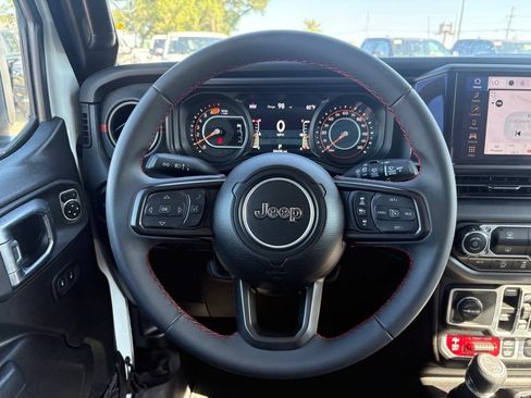Used 2025 Jeep Wrangler Unlimited Rubicon AWD/4WD image 17