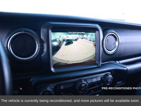 Used 2022 Jeep Wrangler Unlimited Sahara image 27