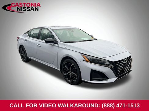 Used 2024 Nissan Altima 2.5 SR w/ SR Premium Package image 1