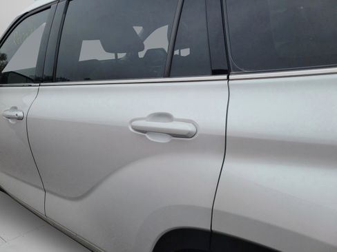 Used 2024 Toyota Highlander Platinum image 9