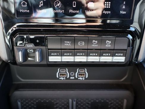 Used 2025 RAM 2500 Laramie w/ Night Edition image 28