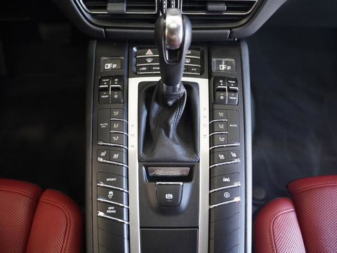 Used 2020 Porsche Macan AWD/4WD image 22