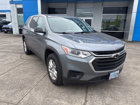Used 2021 Chevrolet Traverse LS FWD image 2