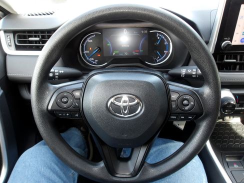 Used 2023 Toyota RAV4 LE image 14