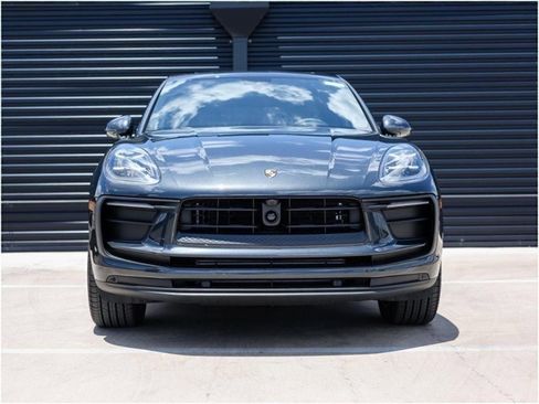 Certified 2025 Porsche Macan image 10
