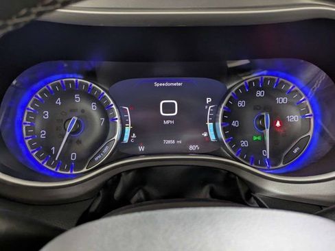 Used 2023 Chrysler Pacifica Touring-L FWD image 28