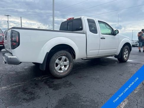 Used 2010 Nissan Frontier SE w/ SE Value Truck Pkg AWD/4WD image 5