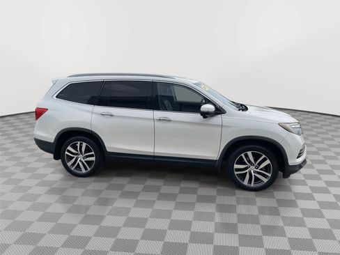 Used 2018 Honda Pilot Touring image 3