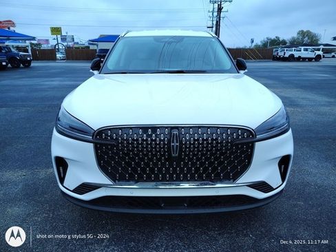 New 2026 Lincoln Aviator 2WD image 1