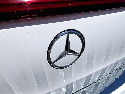 Used 2023 Mercedes-Benz EQB 300 4MATIC image 30