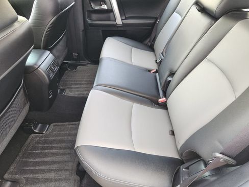 Used 2016 Toyota 4Runner SR5 Premium RWD image 29