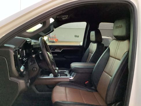 Used 2024 Chevrolet Silverado 1500 High Country w/ Technology Package image 10