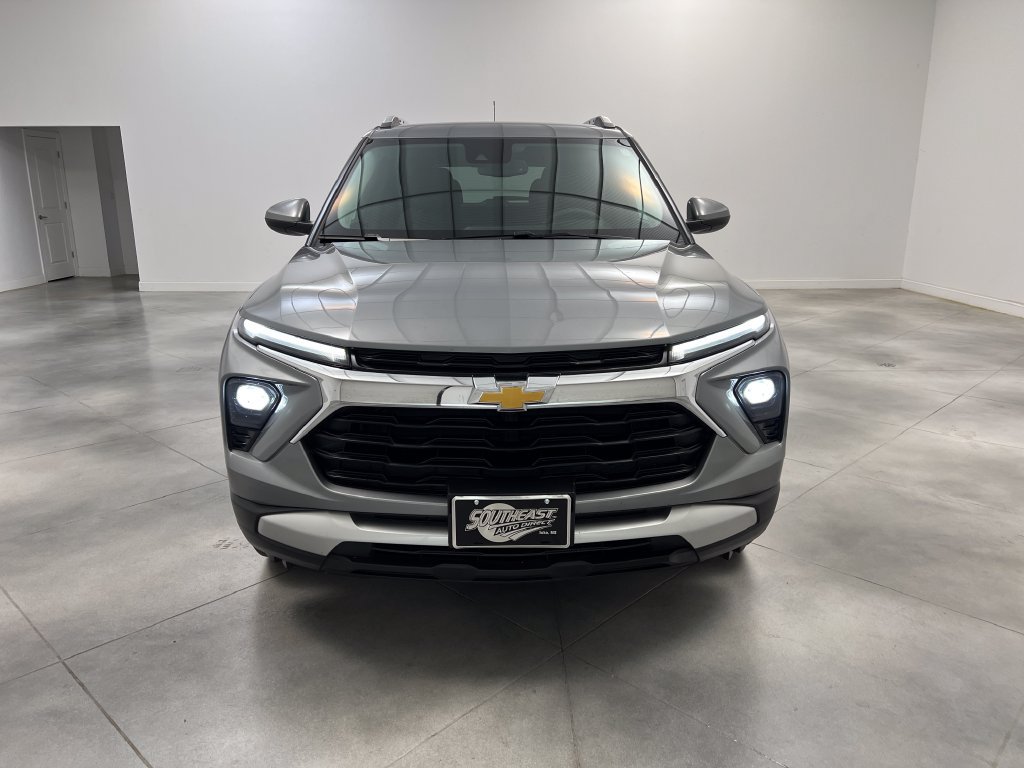 Used 2025 Chevrolet TrailBlazer LT AWD/4WD image 3