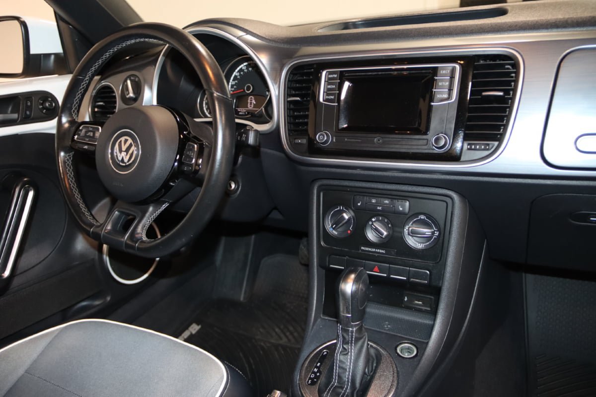Used 2016 Volkswagen Beetle 1.8T Denim FWD image 63