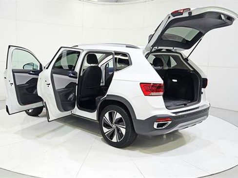 Used 2024 Volkswagen Taos SE AWD/4WD image 31