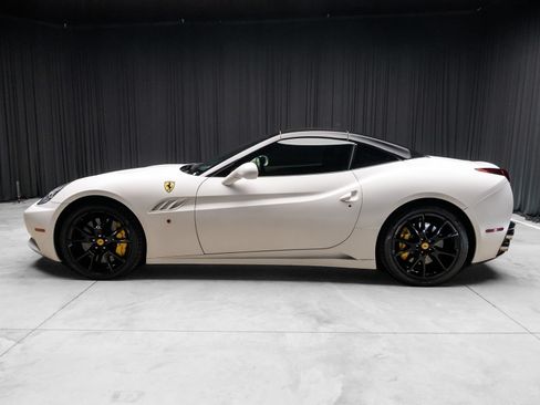 Used 2013 Ferrari California RWD image 50