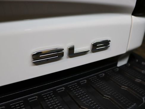 Used 2024 GMC Sierra 2500 SLE image 30