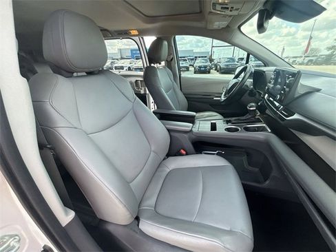 Used 2023 Toyota Sienna XLE image 18