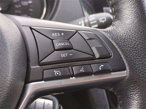 Used 2020 Nissan Rogue SV image 23