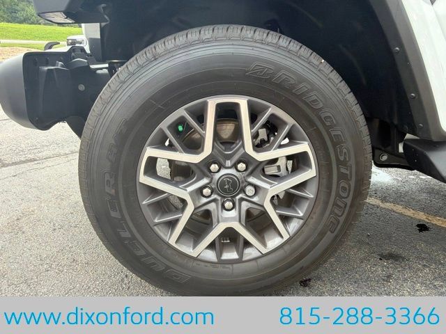 Used 2025 Jeep Wrangler Unlimited Sahara AWD/4WD image 28