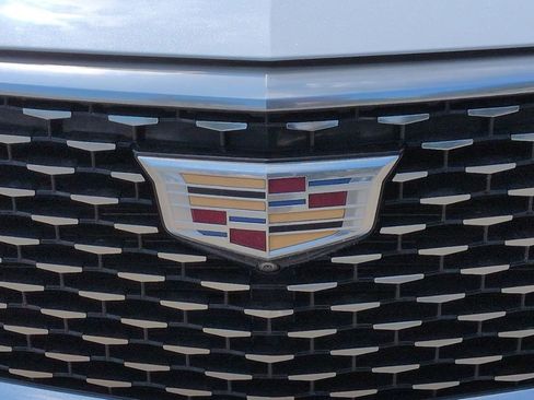 Used 2023 Cadillac XT6 Premium Luxury w/ Technology Package image 5