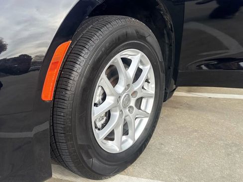 Used 2020 Chrysler Voyager Lxi image 31