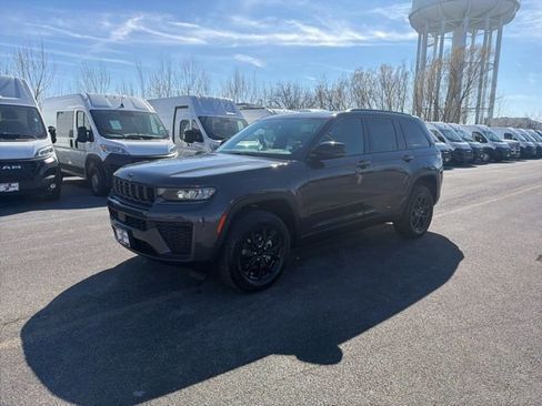 New 2026 Jeep Grand Cherokee Altitude AWD/4WD image 1