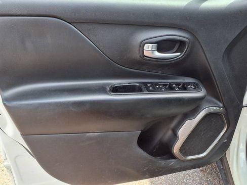 Used 2022 Jeep Renegade Limited AWD/4WD image 17