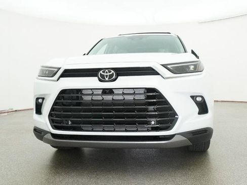 New 2026 Toyota Grand Highlander Platinum AWD/4WD image 18