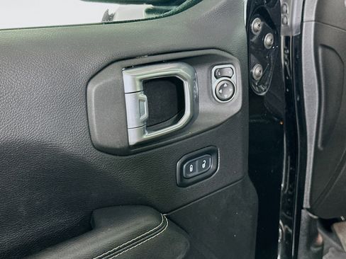 Used 2022 Jeep Wrangler Unlimited Sahara w/ Cold Weather Group AWD/4WD image 15