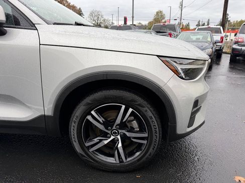 Used 2023 Volvo XC40 B5 Core AWD/4WD image 10
