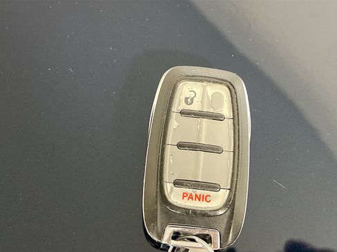 Used 2022 Chrysler Pacifica Limited image 36