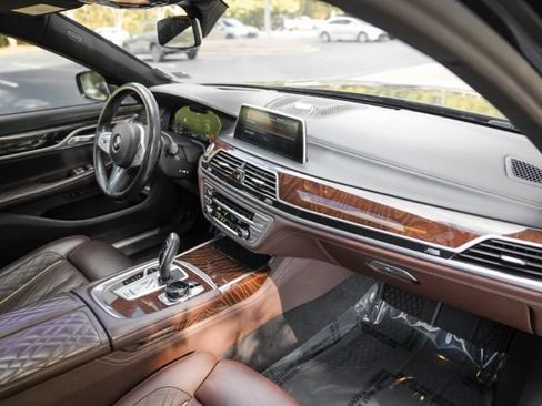 Used 2021 BMW 750i xDrive w/ Luxury Rear Seating Package AWD/4WD image 18