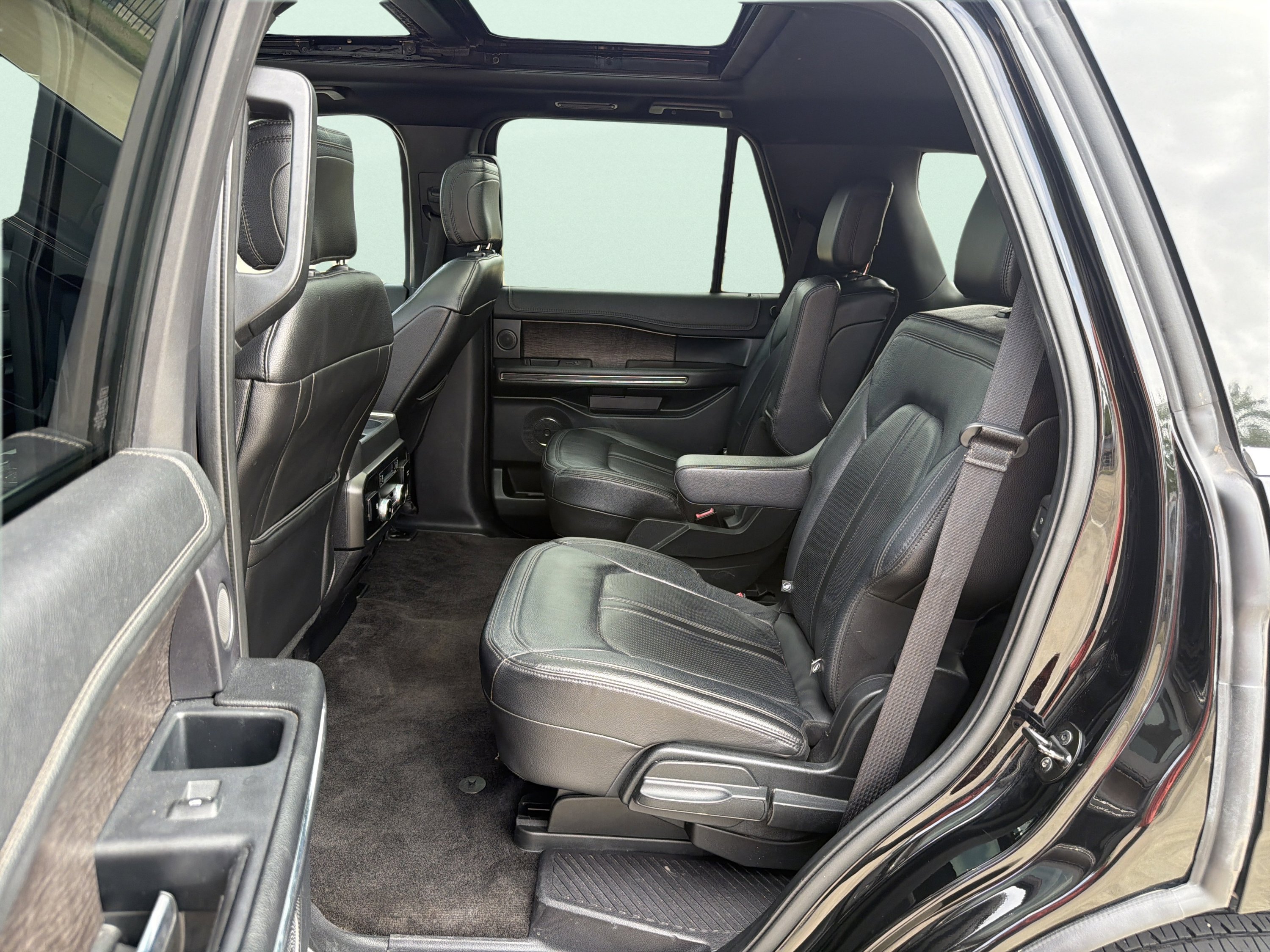 Used 2018 Ford Expedition Limited w/ Equipment Group 301A RWD image 21