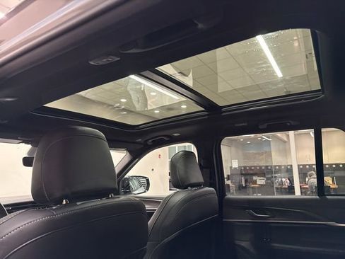 New 2025 Jeep Grand Cherokee Limited AWD/4WD image 38