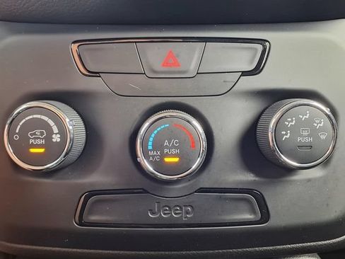 Used 2020 Jeep Renegade Sport w/ Sport Appearance Group FWD image 20