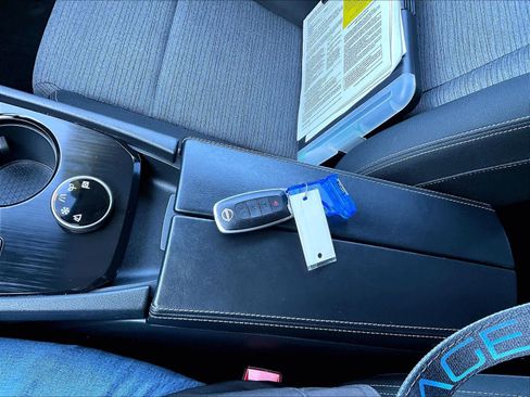 Used 2023 Nissan Rogue SV image 31