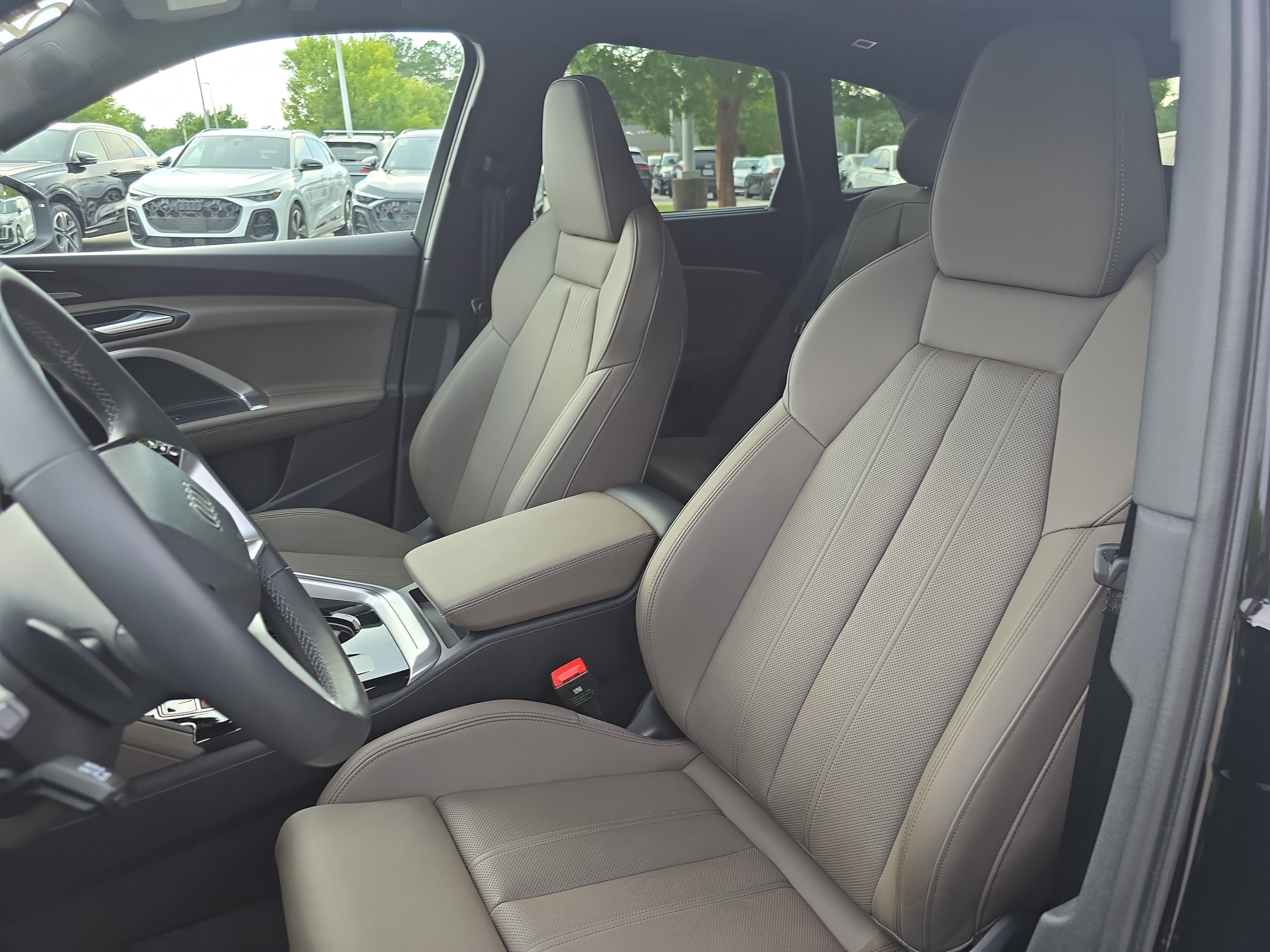 Used 2025 Audi Q5 Premium Plus w/ Premium Plus AWD/4WD image 14