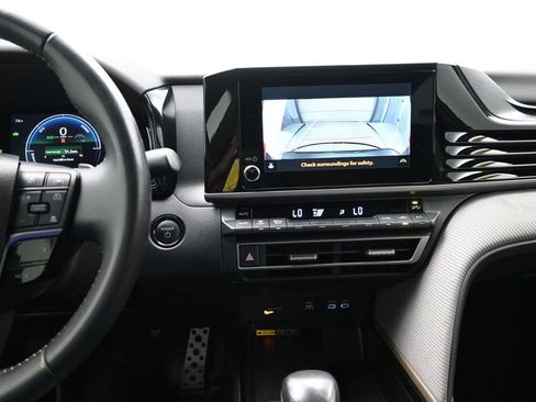 Used 2025 Toyota Camry SE w/ Convenience Package FWD image 21