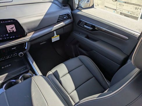 New 2026 Chevrolet Suburban Premier image 19