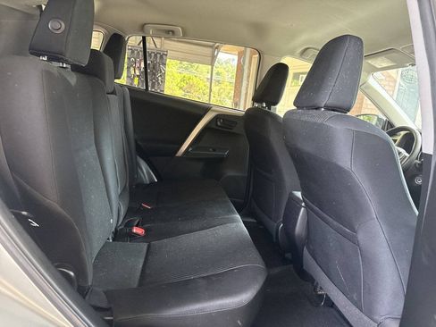 Used 2015 Toyota RAV4 LE AWD/4WD image 9