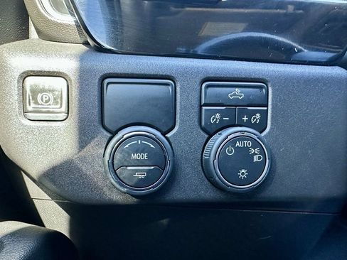 Used 2022 Chevrolet Silverado 1500 LT image 18